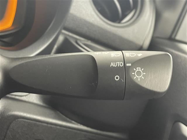 ミライース Ｌ　ＳＡＩＩＩ　１０ｔｈアニバーサリーエディション　純正ナビ　バックカメラ　ＴＶ　ＢＴ　衝突軽減　ＥＴＣ　コーナーセンサー　オートハイビーム　禁煙車　純正フロアマット　オートライト　スペアキー　アイドリングストップ　リモコンキー　盗難防止（10枚目）