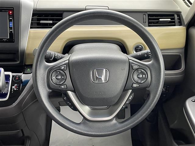 フリードハイブリッド ハイブリッド・Gホンダセンシング 禁煙車 純正ナビ 両側電動 Bカメラ ETC LED ドライブレコーダー フルセグTV Bluetooth CD/DVD スマートキー フルフラット ウォークスルー 純正フロアマット 衝突被害軽減(8枚目)