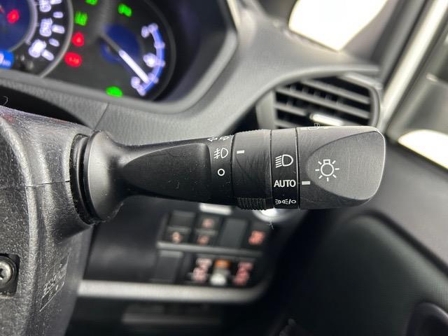 ヴォクシー ハイブリッドZS 純8型ナビ 温シート 両側電動 後席モニター クルーズコントロール 衝突軽減システム コーナーセンサー オートハイビーム レーンキープアシスト スペアキー 禁煙車 Bluetooth フルセグ(14枚目)