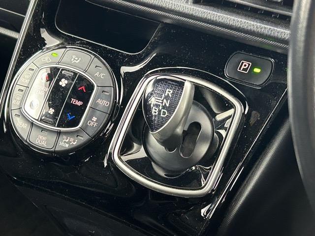 ヴォクシー ハイブリッドZS 純8型ナビ 温シート 両側電動 後席モニター クルーズコントロール 衝突軽減システム コーナーセンサー オートハイビーム レーンキープアシスト スペアキー 禁煙車 Bluetooth フルセグ(32枚目)