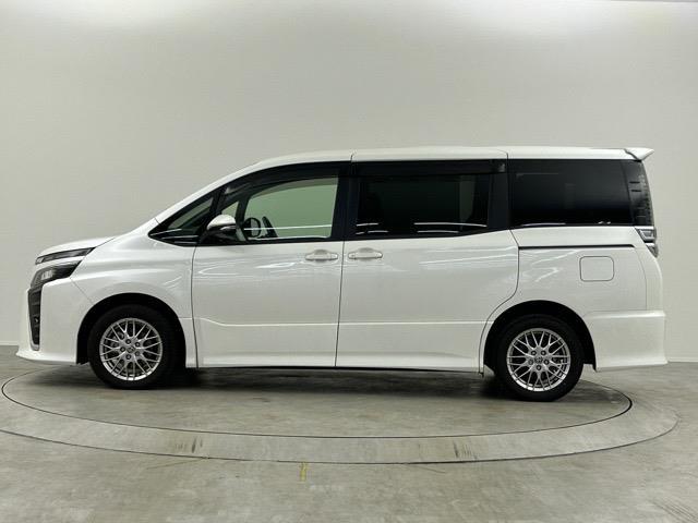 ヴォクシー ハイブリッドZS 純8型ナビ 温シート 両側電動 後席モニター クルーズコントロール 衝突軽減システム コーナーセンサー オートハイビーム レーンキープアシスト スペアキー 禁煙車 Bluetooth フルセグ(42枚目)