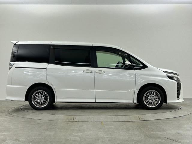 ヴォクシー ハイブリッドZS 純8型ナビ 温シート 両側電動 後席モニター クルーズコントロール 衝突軽減システム コーナーセンサー オートハイビーム レーンキープアシスト スペアキー 禁煙車 Bluetooth フルセグ(43枚目)