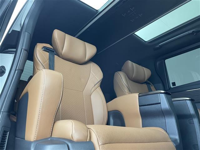 ヴェルファイアハイブリッド Z プレミア ムーンルーフ 後席モニター 茶革 360° BSM 純正14型ナビ 両側電動 オットマン 温シート ベンチレーション デジタルインナーミラー HUD スペアタイヤ アドバンストパーク ETC 禁煙(30枚目)