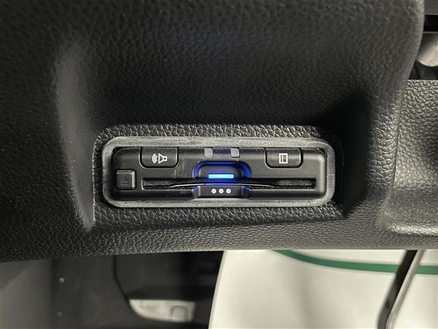 ヴェゼル e:HEV Z 禁煙 純正9型ナビ Bカメラ 温シート BSM ETC 前後ドライブレコーダー Bluetooth LEDヘッドライト ダウンヒルアシスト ホンダセンシング MTモード付AT CD/DVD フルセグ(8枚目)