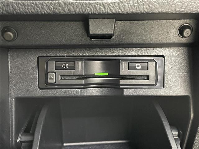 アルファード 2.5S Cパッケージ サンルーフ 12.8型後席 ALPINE11型ナビTV 温シート エアシート 両側電動スライドドア Bカメラ パワーシート パワーバックドア 三眼LEDヘッドライト 追従走行 ETC BT 禁煙(9枚目)