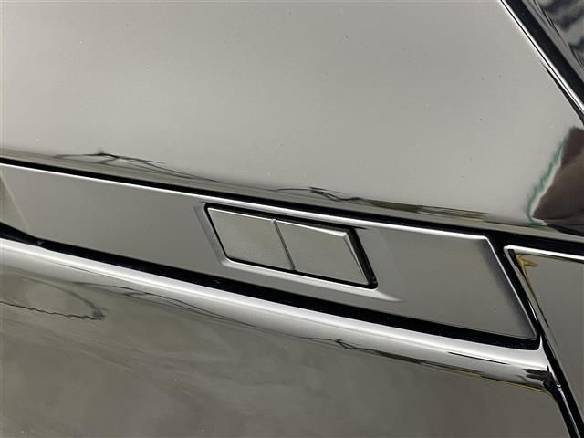 ヴォクシー ハイブリッドS-Z 純正10.5型ナビ 電動ステップ 快適利便 BSM 電動リアゲート シートヒーター AC100V電源 オットマン 両側電動 バックカメラ オートハイビーム ETC コーナーセンサー コネクトナビ(7枚目)