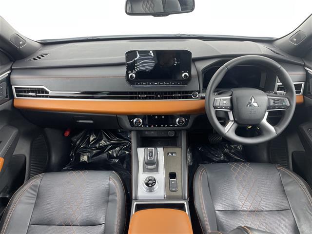 アウトランダーＰＨＥＶ Ｐ　パノラマルーフ　純正９型ナビ　３６０°　ＢＯＳＥ　ブラインドスポットモニター　ヘッドアップディスプレイ　１００Ｖ電源　シートヒーター　ワイヤレス充電　ステアリングヒーター　ランバーサポート　スペアキー（2枚目）