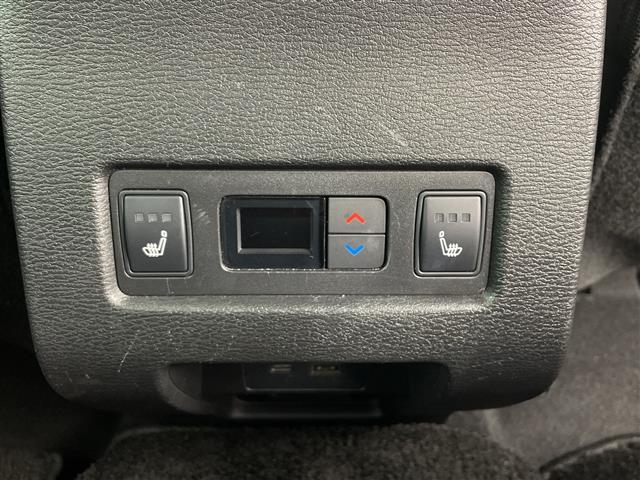 アウトランダーＰＨＥＶ Ｐ　パノラマルーフ　純正９型ナビ　３６０°　ＢＯＳＥ　ブラインドスポットモニター　ヘッドアップディスプレイ　１００Ｖ電源　シートヒーター　ワイヤレス充電　ステアリングヒーター　ランバーサポート　スペアキー（6枚目）