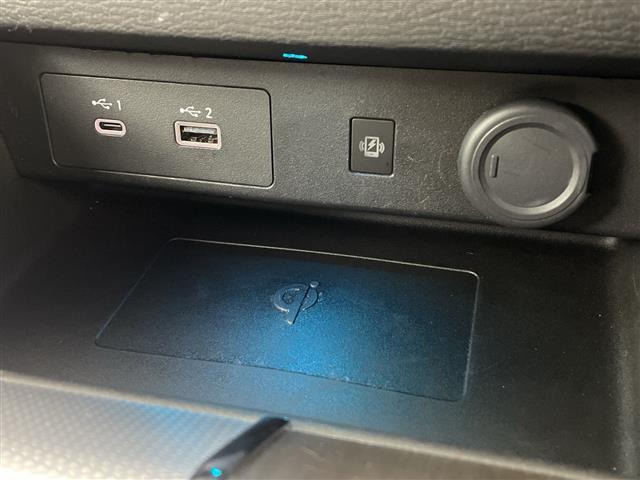 アウトランダーＰＨＥＶ Ｐ　パノラマルーフ　純正９型ナビ　３６０°　ＢＯＳＥ　ブラインドスポットモニター　ヘッドアップディスプレイ　１００Ｖ電源　シートヒーター　ワイヤレス充電　ステアリングヒーター　ランバーサポート　スペアキー（10枚目）