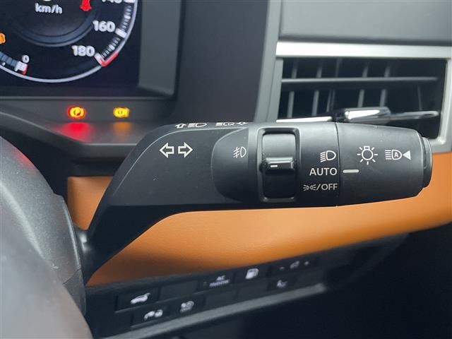 アウトランダーＰＨＥＶ Ｐ　パノラマルーフ　純正９型ナビ　３６０°　ＢＯＳＥ　ブラインドスポットモニター　ヘッドアップディスプレイ　１００Ｖ電源　シートヒーター　ワイヤレス充電　ステアリングヒーター　ランバーサポート　スペアキー（15枚目）