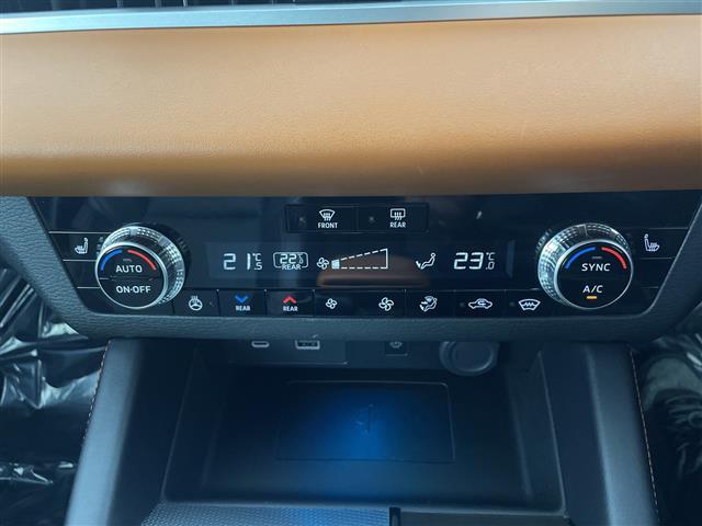 アウトランダーＰＨＥＶ Ｐ　パノラマルーフ　純正９型ナビ　３６０°　ＢＯＳＥ　ブラインドスポットモニター　ヘッドアップディスプレイ　１００Ｖ電源　シートヒーター　ワイヤレス充電　ステアリングヒーター　ランバーサポート　スペアキー（25枚目）