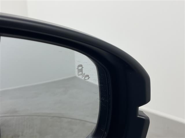 フリード ｅ：ＨＥＶエアー　ＥＸ　登録済未使用車　温シート　ＢＳＭ　両側電動　ＬＥＤ　１５インチアルミホイール　オートハイビーム　コーナーセンサー　レーダークルーズコントロール　衝突軽減システム　レーンキープアシスト　ＵＳＢ（9枚目）