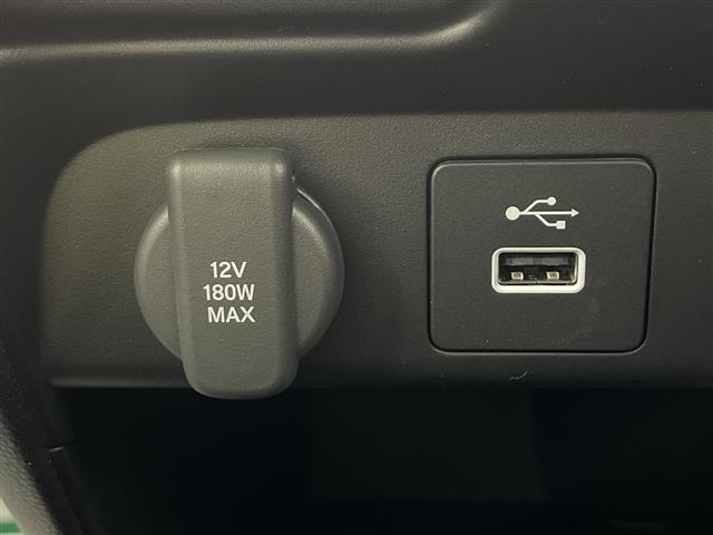 フリード ｅ：ＨＥＶエアー　ＥＸ　登録済未使用車　温シート　ＢＳＭ　両側電動　ＬＥＤ　１５インチアルミホイール　オートハイビーム　コーナーセンサー　レーダークルーズコントロール　衝突軽減システム　レーンキープアシスト　ＵＳＢ（15枚目）