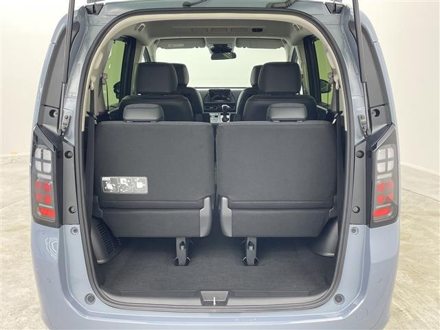 フリード ｅ：ＨＥＶエアー　ＥＸ　登録済未使用車　温シート　ＢＳＭ　両側電動　ＬＥＤ　１５インチアルミホイール　オートハイビーム　コーナーセンサー　レーダークルーズコントロール　衝突軽減システム　レーンキープアシスト　ＵＳＢ（21枚目）