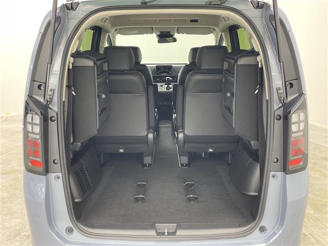 フリード ｅ：ＨＥＶエアー　ＥＸ　登録済未使用車　温シート　ＢＳＭ　両側電動　ＬＥＤ　１５インチアルミホイール　オートハイビーム　コーナーセンサー　レーダークルーズコントロール　衝突軽減システム　レーンキープアシスト　ＵＳＢ（22枚目）