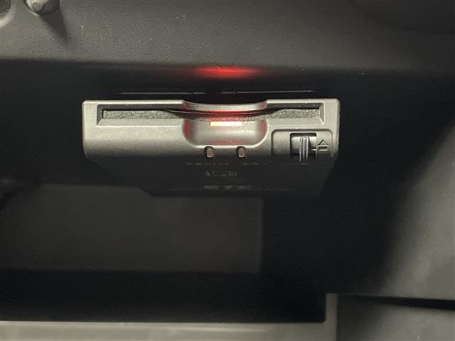 ノート ｅ－パワーニスモ　純正ナビ　全方位　液晶ミラー　フルセグ　ＥＴＣ　レーンキープアシスト　衝突軽減ブレーキ　ステアリング　スイッチ　Ｂｌｕｅｔｏｏｔｈ　ドライブレコーダー　純正１６インチホイール　フォグライト（5枚目）