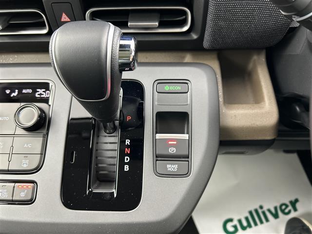 フリード e:HEVエアー EX 登録済未使用車 純正9型ナビ 温シート LED バックカメラ Bluetooth USB端子 フルセグTV BSM ホンダセンシング スマートキー 両側電動 純正15インチAW 衝突被害軽減システム(21枚目)