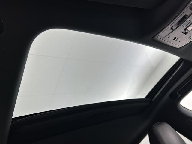 ＲＸ ＲＸ２００ｔ　Ｆスポーツ　三眼　サンルーフ　リア席電動格納　ＨＵＤ　３６０°　電動リアゲート　ステアリングヒーター　全席シートヒーター　ベンチレーション　ドライブレコーダー　ブルーレイ　黒革　純正フロアマット　１００Ｖ電源（4枚目）