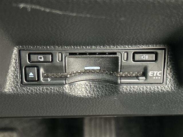 ヤリスクロス Ｚ　禁煙　純正８型ＤＡ　温シート　３６０°　ＢＳＭ　ＥＴＣ　コネクトナビ　ドライブレコーダー　パワーシート　ダウンヒルアシストコントロール　　パワーバックドア　レーダークルーズコントロール　コーナーセンサ（6枚目）