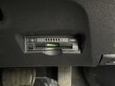 プリウス Ｓ　禁煙　純正ナビ　ＢＴ　Ｂカメラ　フルセグＴＶ　ＥＴＣ　ＬＥＤヘッドライト　レーダークルーズコントロール　Ｂｌｕｅｔｏｏｔｈ　プッシュスタートボタン　アイドリングストップ　　スマートキー　衝突被害軽減（4枚目）