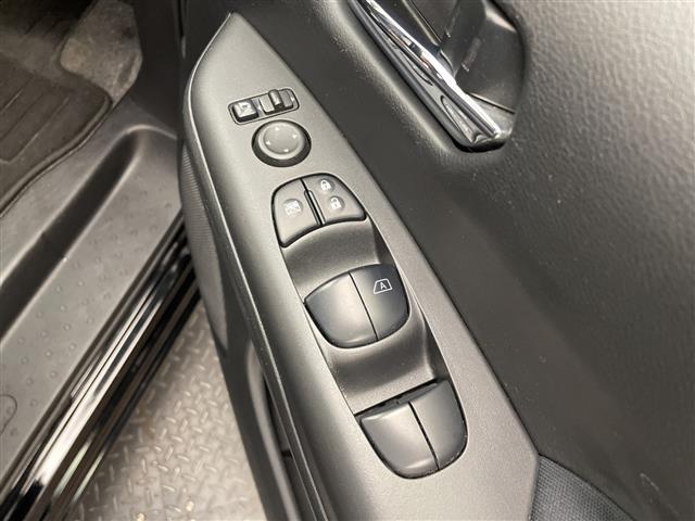 セレナ X Vセレクション 純正ナビ/Bluetooth/フルセグ/プロパイロット/フリップダウンモニター/両側電動スライドドア/全周囲カメラ/衝突被害軽減ブレーキ/レーンキープアシスト/前後コーナーセンサー/LEDヘッドライト(30枚目)