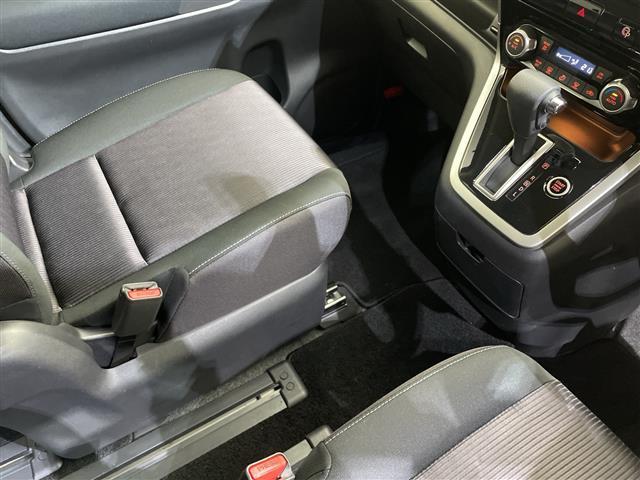 セレナ ハイウェイスター VセレクションII 8型ナビ/フルセグ/Bluetooth/USB/全方位カメラ/ALPINE後席モニター/衝突軽減ブレーキ/クルーズコントロール/ETC/前方ドライブレコーダー/両側パワースライドドア(29枚目)