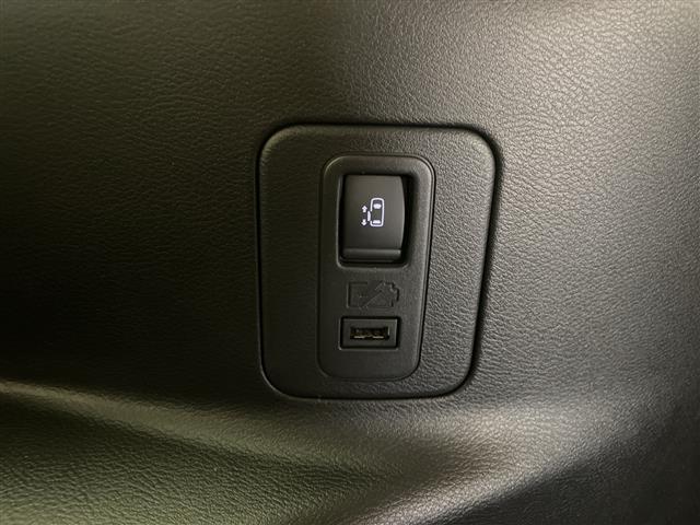 セレナ e-パワー ハイウェイスターV 10型ナビ/フルセグ/Bluetooth/USB/全方位カメラ/後席モニター/衝突軽減ブレーキ/レーダークルーズコントロール/ETC/前方ドライブレコーダー/両側パワースライドドア(35枚目)