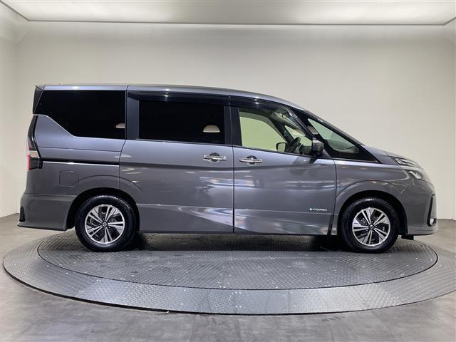 セレナ e-パワー ハイウェイスターV 10型ナビ/フルセグ/Bluetooth/USB/全方位カメラ/後席モニター/衝突軽減ブレーキ/レーダークルーズコントロール/パーキングアシスト/ETC/前方ドライブレコーダー/両側パワースライドドア(18枚目)