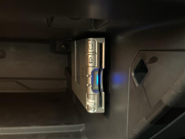 S60 ドライブe 純正ナビ/ワンセグ/Bluetooth/USB/ETC/クルーズコントロール/衝突被害軽減ブレーキ/DN席パワーシート/レザーシート/DN席シートヒーター/コーナーセンサー/LEDヘッドライト(4枚目)