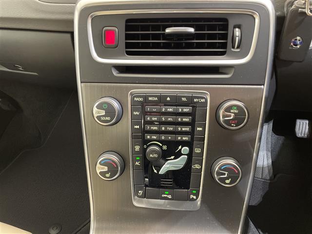 S60 ドライブe 純正ナビ/ワンセグ/Bluetooth/USB/ETC/クルーズコントロール/衝突被害軽減ブレーキ/DN席パワーシート/レザーシート/DN席シートヒーター/コーナーセンサー/LEDヘッドライト(5枚目)