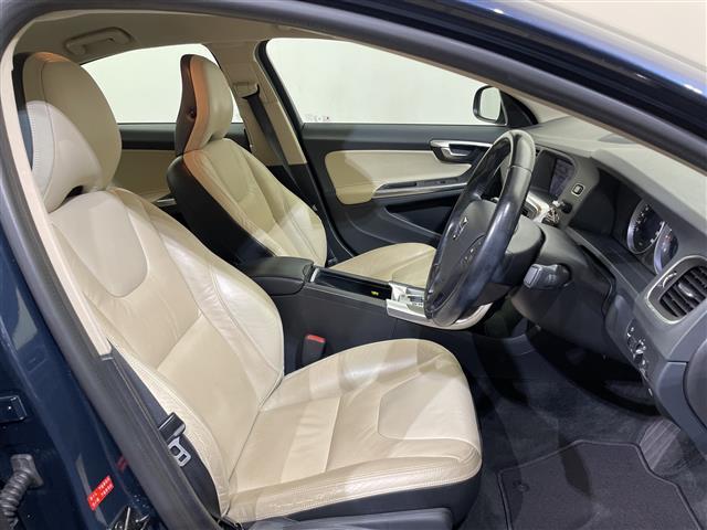 S60 ドライブe 純正ナビ/ワンセグ/Bluetooth/USB/ETC/クルーズコントロール/衝突被害軽減ブレーキ/DN席パワーシート/レザーシート/DN席シートヒーター/コーナーセンサー/LEDヘッドライト(10枚目)