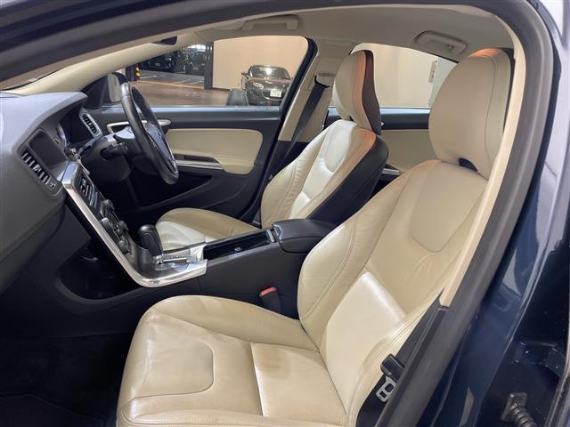 S60 ドライブe 純正ナビ/ワンセグ/Bluetooth/USB/ETC/クルーズコントロール/衝突被害軽減ブレーキ/DN席パワーシート/レザーシート/DN席シートヒーター/コーナーセンサー/LEDヘッドライト(12枚目)