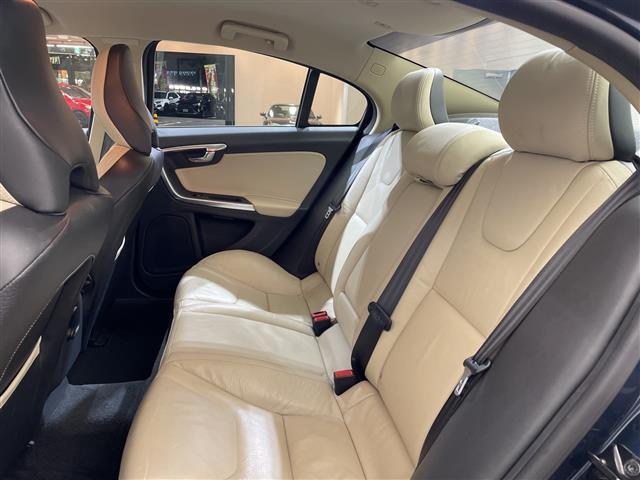 S60 ドライブe 純正ナビ/ワンセグ/Bluetooth/USB/ETC/クルーズコントロール/衝突被害軽減ブレーキ/DN席パワーシート/レザーシート/DN席シートヒーター/コーナーセンサー/LEDヘッドライト(13枚目)