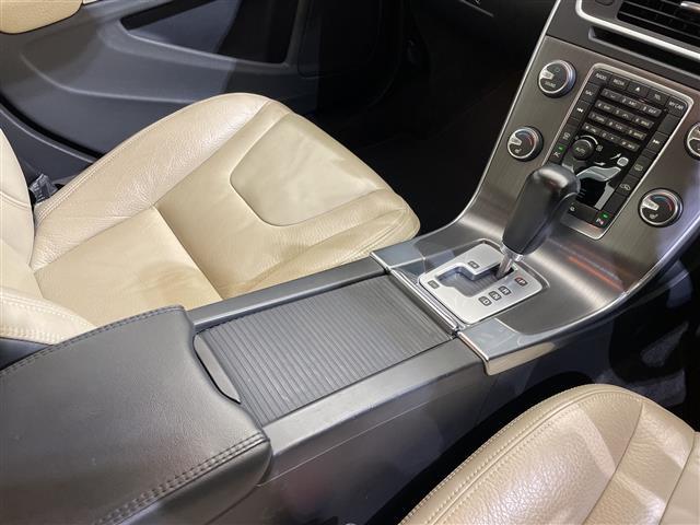 S60 ドライブe 純正ナビ/ワンセグ/Bluetooth/USB/ETC/クルーズコントロール/衝突被害軽減ブレーキ/DN席パワーシート/レザーシート/DN席シートヒーター/コーナーセンサー/LEDヘッドライト(25枚目)