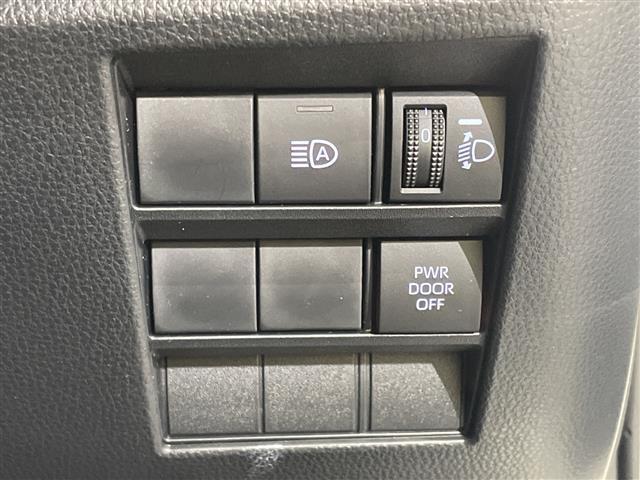 ランディ ハイブリッドG 社外10型ナビ 両側電動スライドドア シートヒーター ハーフレザーシート 前後コーナーセンサー アダプティブクルーズコントロール ブラインドスポットモニター 純正アルミホイール LEDライト 禁煙車(9枚目)