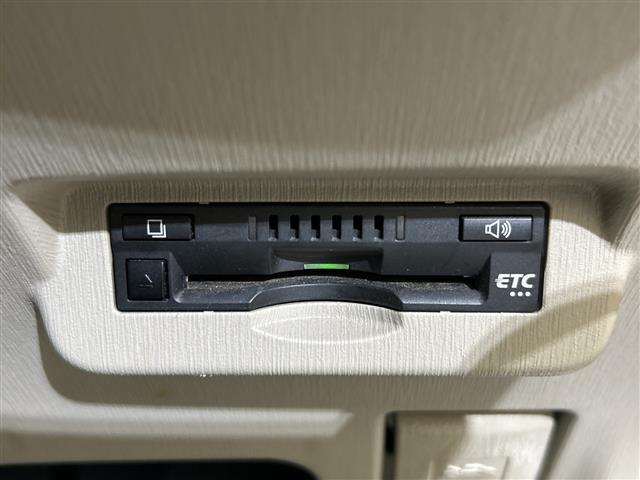 プリウスアルファ S 社外10型ナヒ゛社外後席モニター ETC 前ドライブレコーダー バックカメラ LEDヘッドライト 純正フロアマット 衝突軽減システム スマートキー 3列シート スペアーキー カーテンエアーバック(8枚目)