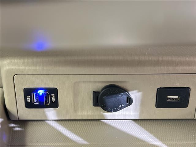 プリウスアルファ S 社外10型ナヒ゛社外後席モニター ETC 前ドライブレコーダー バックカメラ LEDヘッドライト 純正フロアマット 衝突軽減システム スマートキー 3列シート スペアーキー カーテンエアーバック(9枚目)