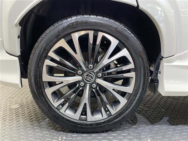 ヤリスクロス ハイブリッドＺ　モデリスタエアロ　純正８型ナビ　Ｂｌｕｅｔｏｏｔｈ　全周囲カメラ　衝突被害軽減ブレーキ　レーンアシスト　コーナーセンサー　ブラインドスポットモニター　オートマチックハイビーム　シートヒーター　禁煙車（17枚目）