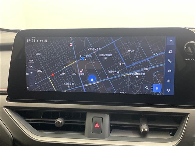 ＵＸ ＵＸ２００　Ｆスポーツエモーショナルエクスプローラ　ムーンルーフ　ルーフレール　１２．３インチディスプレイオーディオ　全周囲カメラ　フルセグＴＶ　ビルトインＥＴＣ　ブラインドスポットモニター　シートヒーター　エアシート　パワーシート　ＬＥＤライト　禁煙（4枚目）