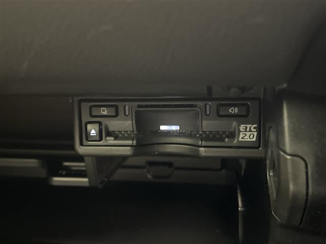 ＵＸ ＵＸ２００　Ｆスポーツエモーショナルエクスプローラ　ムーンルーフ　ルーフレール　１２．３インチディスプレイオーディオ　全周囲カメラ　フルセグＴＶ　ビルトインＥＴＣ　ブラインドスポットモニター　シートヒーター　エアシート　パワーシート　ＬＥＤライト　禁煙（6枚目）