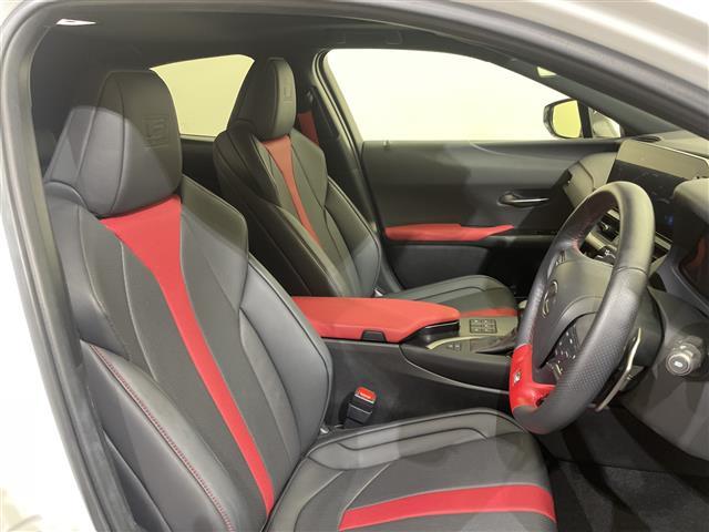 ＵＸ ＵＸ２００　Ｆスポーツエモーショナルエクスプローラ　ムーンルーフ　ルーフレール　１２．３インチディスプレイオーディオ　全周囲カメラ　フルセグＴＶ　ビルトインＥＴＣ　ブラインドスポットモニター　シートヒーター　エアシート　パワーシート　ＬＥＤライト　禁煙（14枚目）