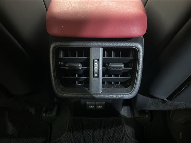 ＵＸ ＵＸ２００　Ｆスポーツエモーショナルエクスプローラ　ムーンルーフ　ルーフレール　１２．３インチディスプレイオーディオ　全周囲カメラ　フルセグＴＶ　ビルトインＥＴＣ　ブラインドスポットモニター　シートヒーター　エアシート　パワーシート　ＬＥＤライト　禁煙（31枚目）