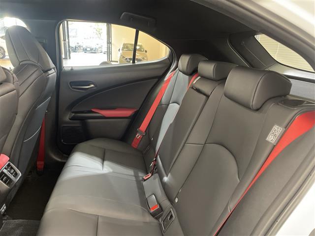 ＵＸ ＵＸ２００　Ｆスポーツエモーショナルエクスプローラ　ムーンルーフ　ルーフレール　１２．３インチディスプレイオーディオ　全周囲カメラ　フルセグＴＶ　ビルトインＥＴＣ　ブラインドスポットモニター　シートヒーター　エアシート　パワーシート　ＬＥＤライト　禁煙（34枚目）