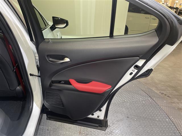 ＵＸ ＵＸ２００　Ｆスポーツエモーショナルエクスプローラ　ムーンルーフ　ルーフレール　１２．３インチディスプレイオーディオ　全周囲カメラ　フルセグＴＶ　ビルトインＥＴＣ　ブラインドスポットモニター　シートヒーター　エアシート　パワーシート　ＬＥＤライト　禁煙（36枚目）