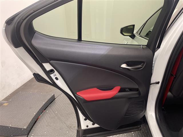 ＵＸ ＵＸ２００　Ｆスポーツエモーショナルエクスプローラ　ムーンルーフ　ルーフレール　１２．３インチディスプレイオーディオ　全周囲カメラ　フルセグＴＶ　ビルトインＥＴＣ　ブラインドスポットモニター　シートヒーター　エアシート　パワーシート　ＬＥＤライト　禁煙（38枚目）