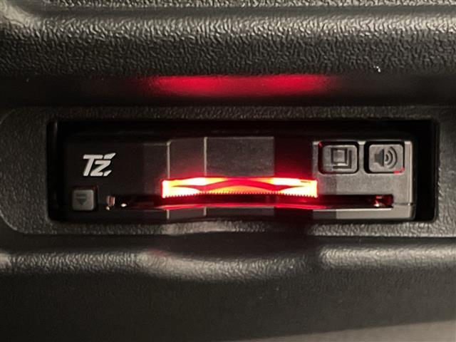 ハイエースバン スーパーＧＬ　ダーク　プライムＩＩ　デジタルインナーミラー　両側電動スライドドア　衝突被害軽減ブレーキ　社外ＳＤナビ　前後コーナーセンサー　ＥＴＣ　前後ドライブレコーダー　フルセグＴＶ　バックカメラ　ＵＳＢ入力端子　スマートキー　禁煙（7枚目）