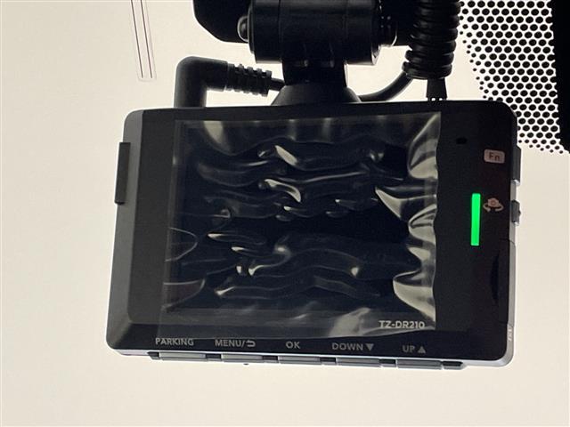 ハイエースバン スーパーＧＬ　ダーク　プライムＩＩ　デジタルインナーミラー　両側電動スライドドア　衝突被害軽減ブレーキ　社外ＳＤナビ　前後コーナーセンサー　ＥＴＣ　前後ドライブレコーダー　フルセグＴＶ　バックカメラ　ＵＳＢ入力端子　スマートキー　禁煙（8枚目）