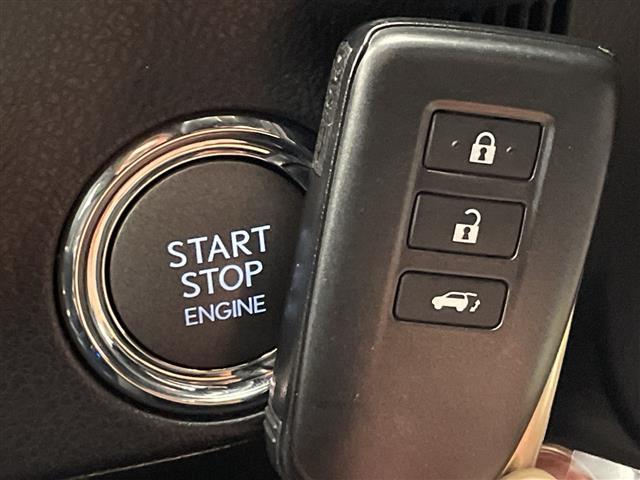 ＲＸ ＲＸ２００ｔ　Ｆスポーツ　クリアランスソナー　ブラインドスポットモニター　後席シートヒーター　純正１２．３型ナビ　ドライブレコーダー　シートヒーター　ＥＴＣ２．０　電動リアゲート　アダクティブクルーズコントロール　禁煙車（10枚目）