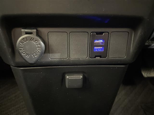 タンク カスタムＧ　純正ナビ　フルセグ　Ｂｌｕｅｔｏｏｔｈ　ＵＳＢ　バックカメラ　ＬＥＤヘッドランプ　衝突被害軽減ブレーキ　クルーズコントロール　ＥＴＣ　両側電動スライドドア　アイドリングストップ　ステアリングスイッチ（9枚目）