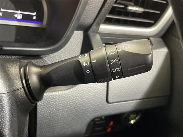 タンク カスタムＧ　純正ナビ　フルセグ　Ｂｌｕｅｔｏｏｔｈ　ＵＳＢ　バックカメラ　ＬＥＤヘッドランプ　衝突被害軽減ブレーキ　クルーズコントロール　ＥＴＣ　両側電動スライドドア　アイドリングストップ　ステアリングスイッチ（12枚目）